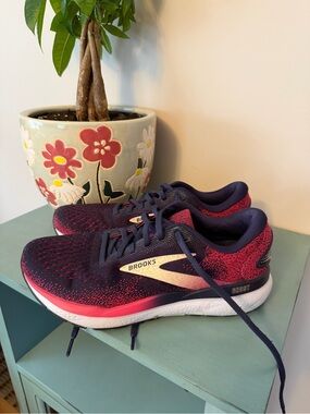 Brooks Ghost Running Shoes - Navy & Pink sz 9.5